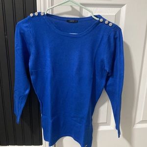 🩷3 for $20🩷 Blue thin sweater with diamonds 💎
